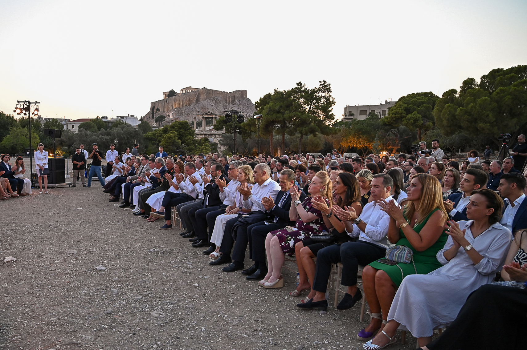 Στιγμιότυπο από την εκδήλωση της απονομής υποτροφιών της Ένωσης Ελλήνων Εφοπλιστών, για το ακαδημαϊκό έτος 2024-2025, στο πλαίσιο του προγράμματός της «ΣΥΝ-ΕΝΩΣΙΣ ΓΙΑ ΤΗΝ ΠΑΙΔΕΙΑ +100 ΥΠΟΤΡΟΦΙΕΣ», την Τετάρτη 17 Ιουλίου 2024, στο Ολυμπιείο.